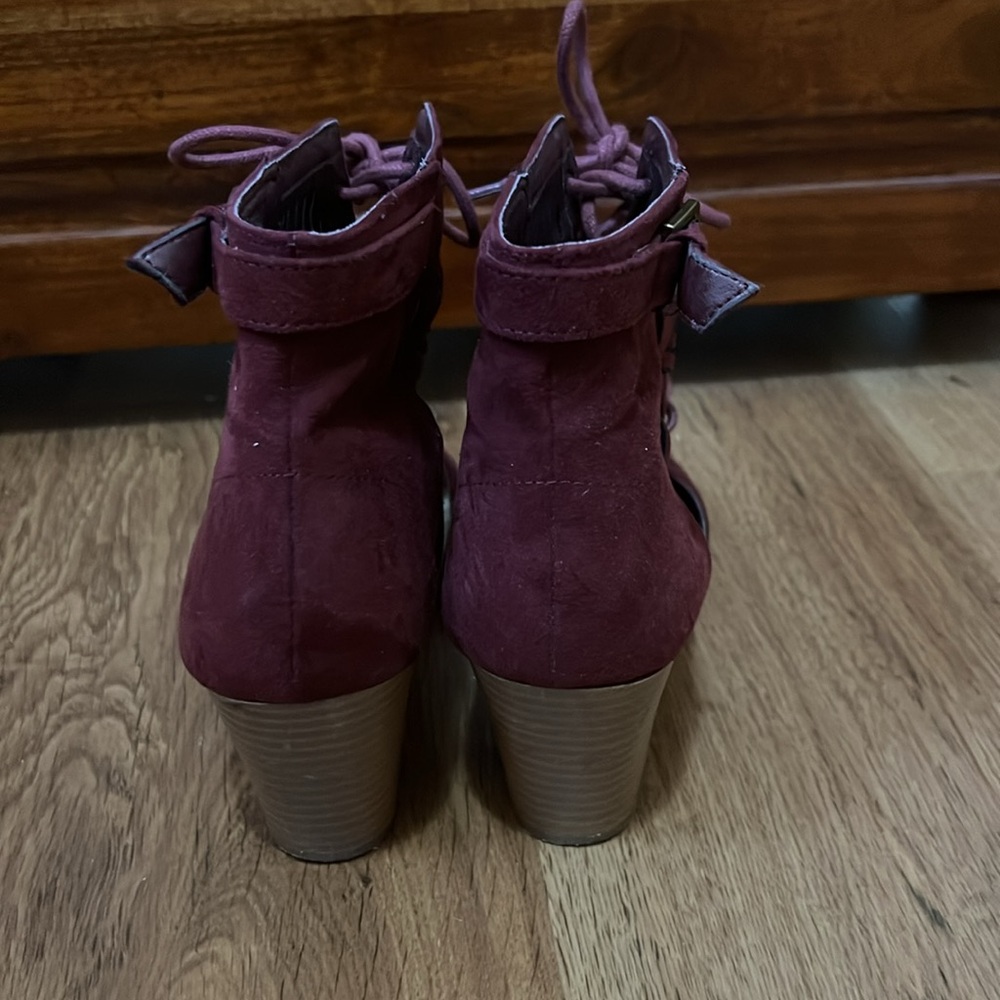 Laser cut Corset Booties 7.5 JustFab - Picture 4 of 12